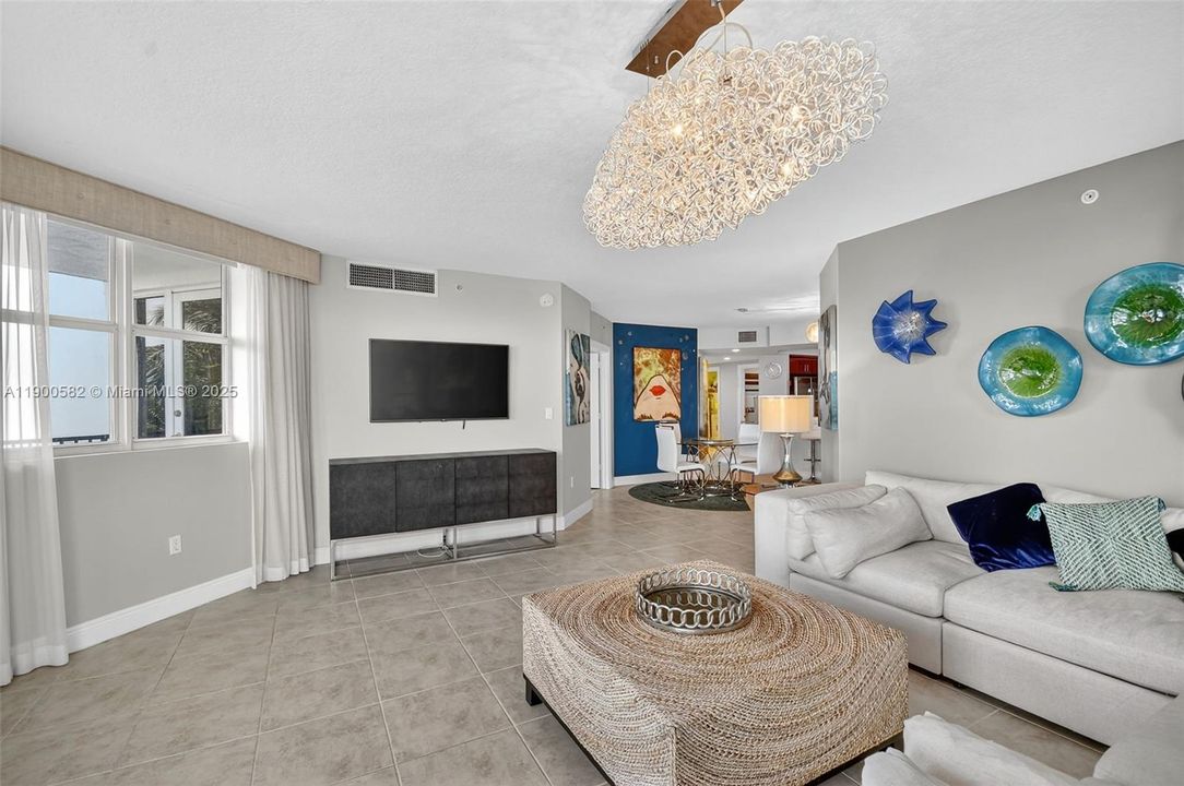 For Rent: $6,850 (3 beds, 2 baths, 2046 Square Feet)