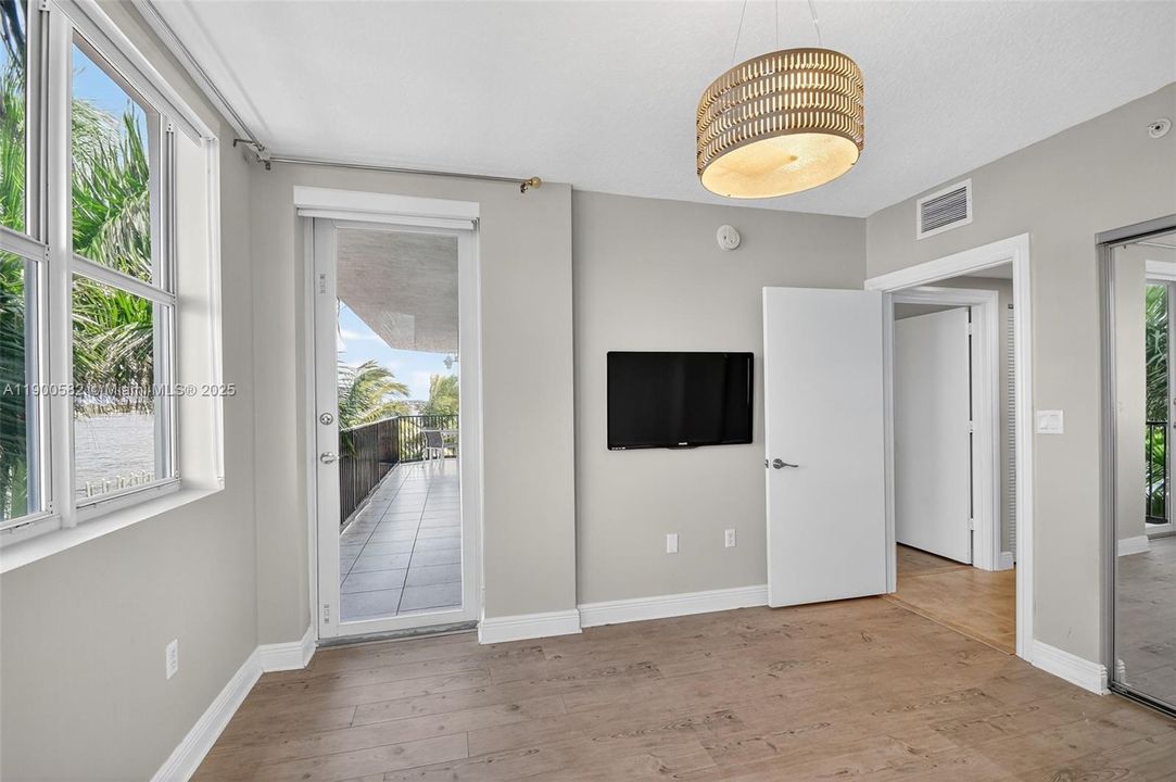 For Rent: $6,850 (3 beds, 2 baths, 2046 Square Feet)