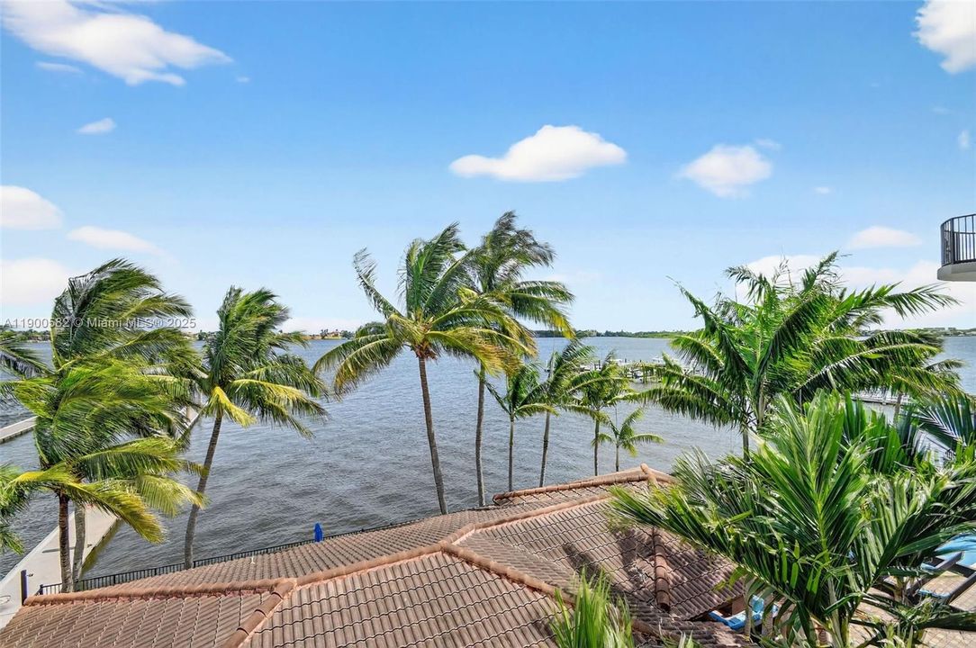 For Rent: $6,850 (3 beds, 2 baths, 2046 Square Feet)