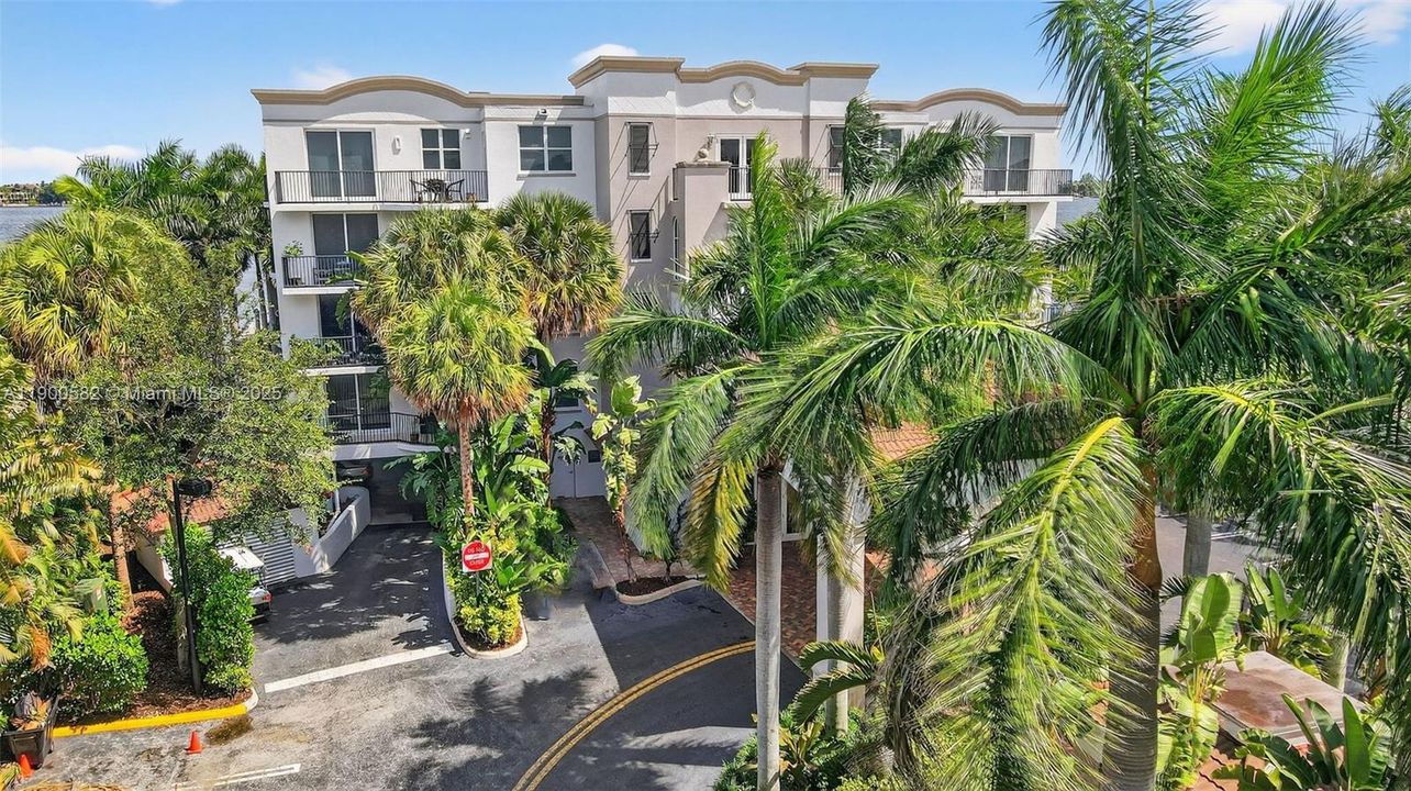 For Rent: $6,850 (3 beds, 2 baths, 2046 Square Feet)