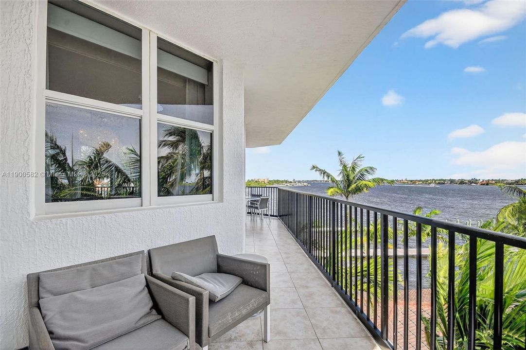 For Rent: $6,850 (3 beds, 2 baths, 2046 Square Feet)