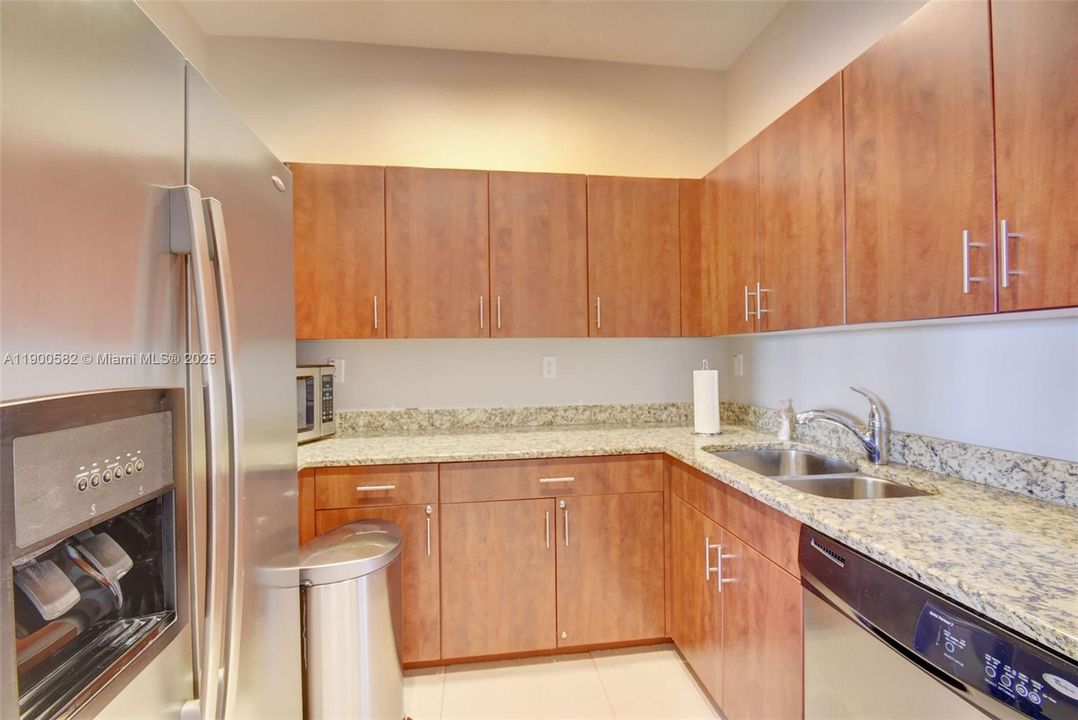 For Rent: $6,850 (3 beds, 2 baths, 2046 Square Feet)