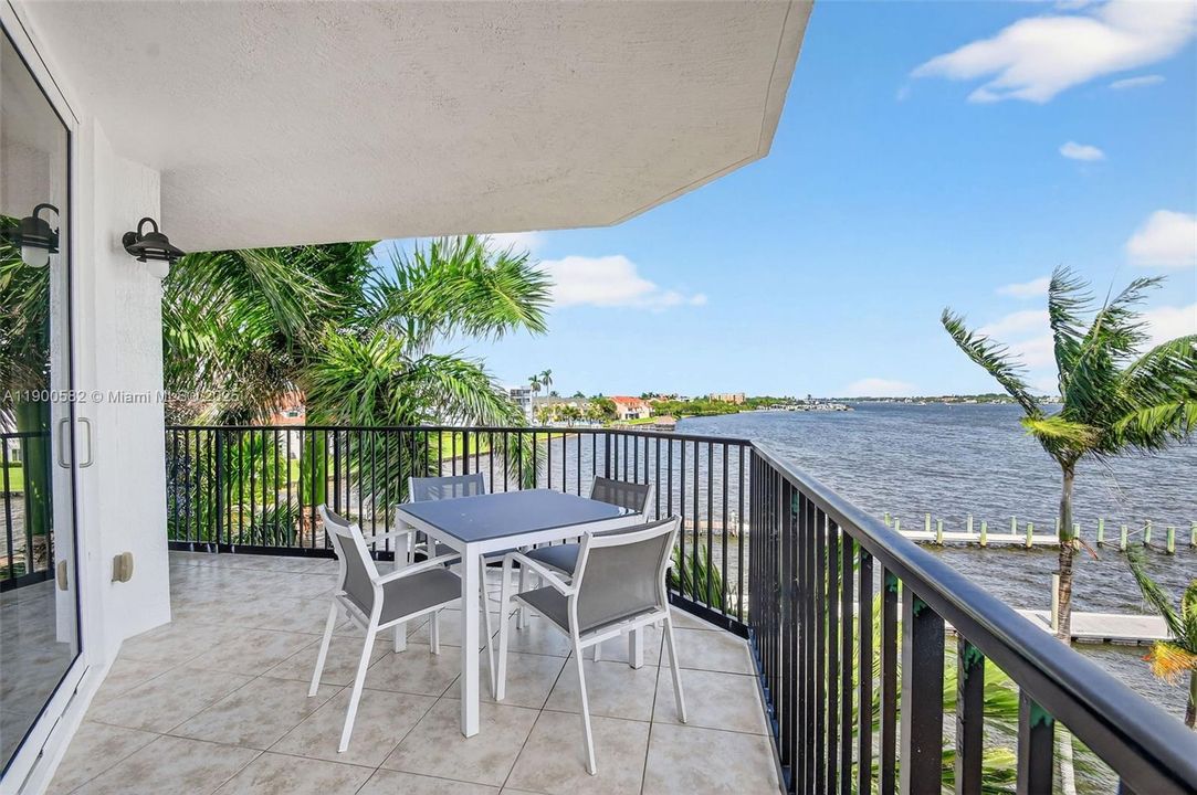 For Rent: $6,850 (3 beds, 2 baths, 2046 Square Feet)