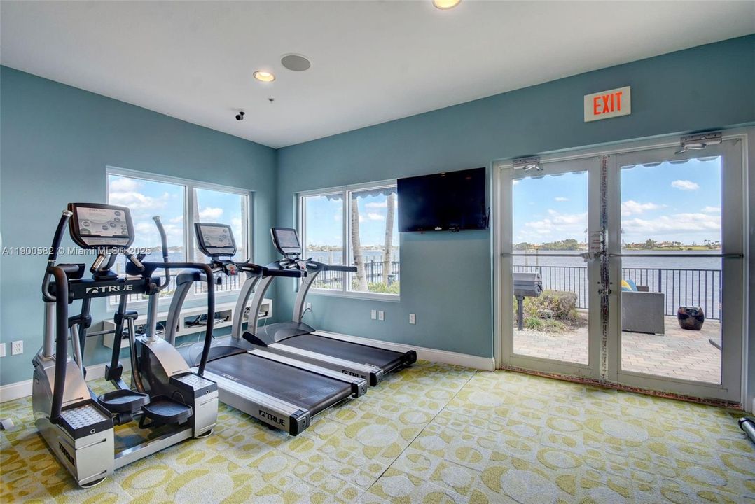 For Rent: $6,850 (3 beds, 2 baths, 2046 Square Feet)