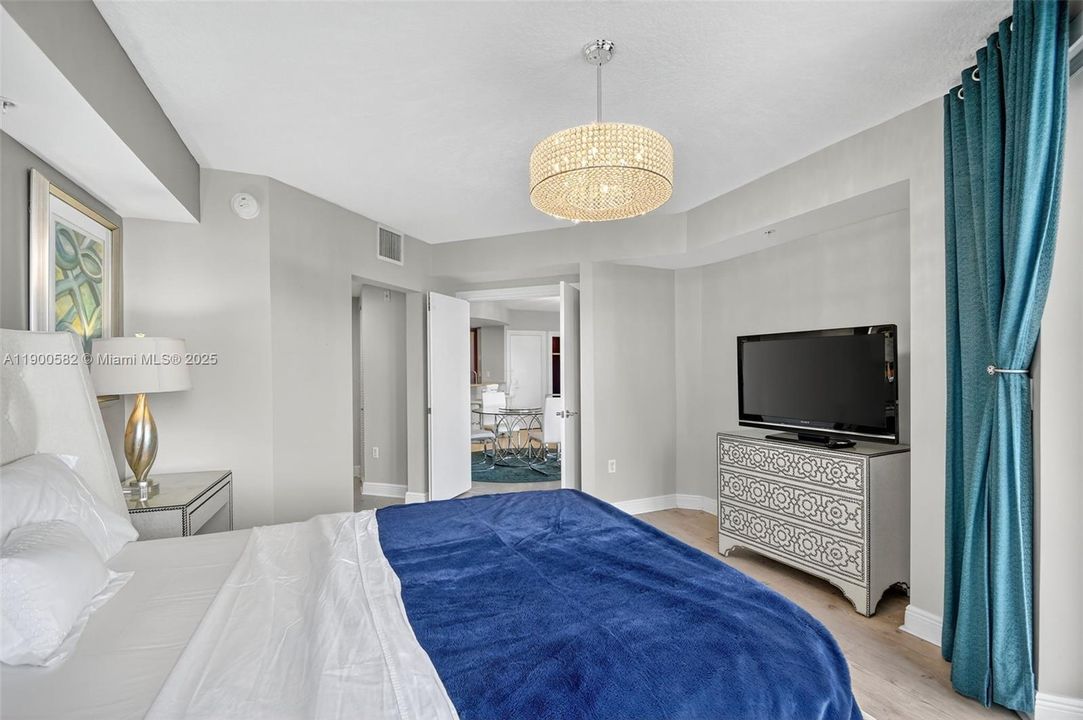 For Rent: $6,850 (3 beds, 2 baths, 2046 Square Feet)