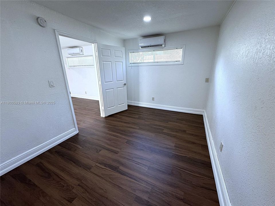 В аренду: $1,600 (1 спален, 1 ванн, 2826 Квадратных фут)