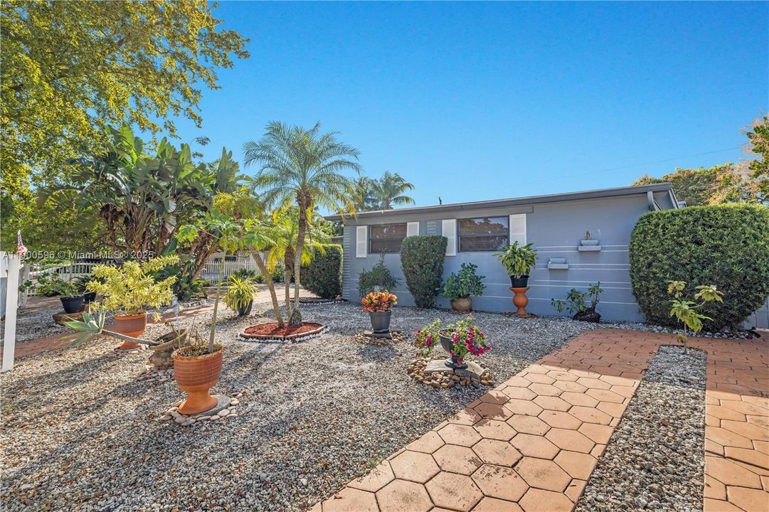 For Sale: $775,000 (3 beds, 2 baths, 1809 Square Feet)