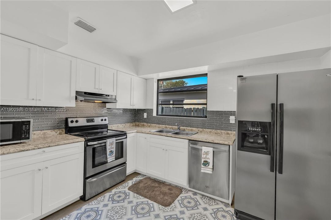 For Sale: $775,000 (3 beds, 2 baths, 1809 Square Feet)