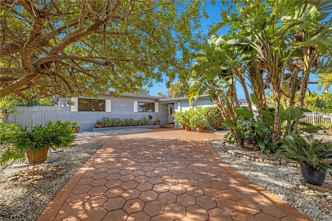 For Sale: $775,000 (3 beds, 2 baths, 1809 Square Feet)