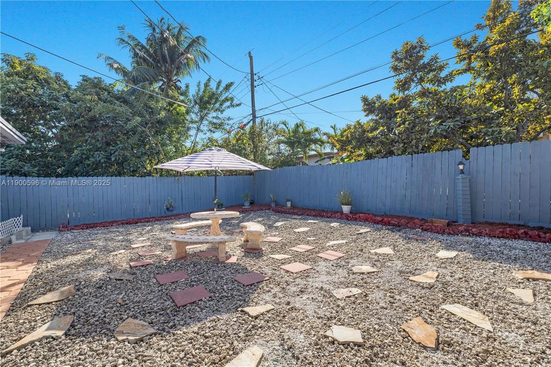 For Sale: $775,000 (3 beds, 2 baths, 1809 Square Feet)