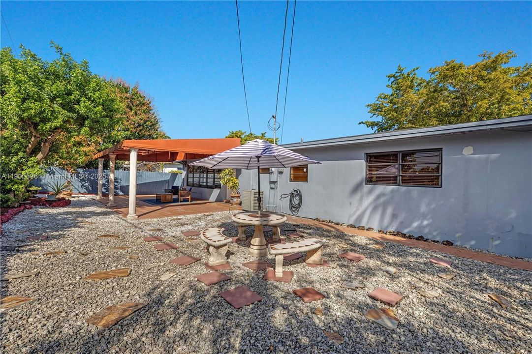 For Sale: $775,000 (3 beds, 2 baths, 1809 Square Feet)