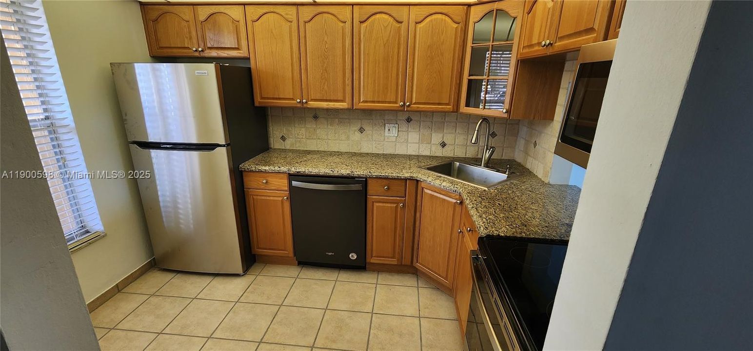 For Sale: $132,900 (2 beds, 2 baths, 880 Square Feet)
