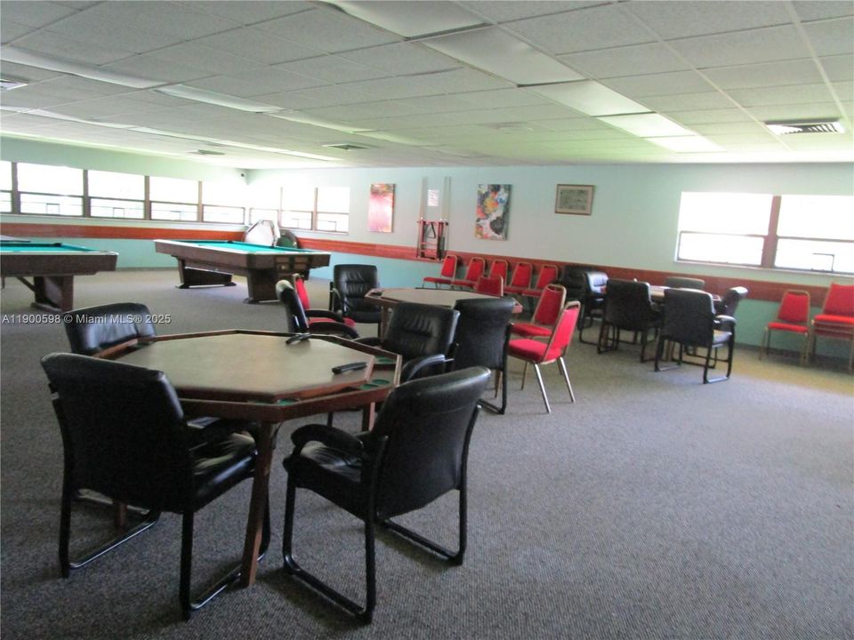 For Sale: $132,900 (2 beds, 2 baths, 880 Square Feet)