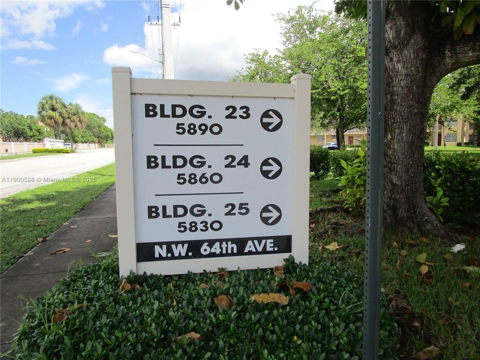 For Sale: $132,900 (2 beds, 2 baths, 880 Square Feet)