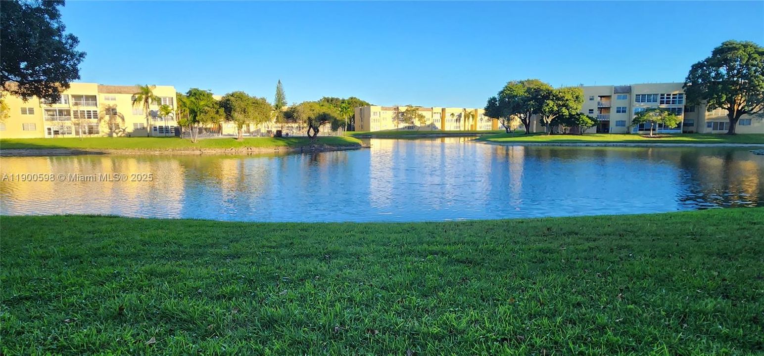 For Sale: $132,900 (2 beds, 2 baths, 880 Square Feet)