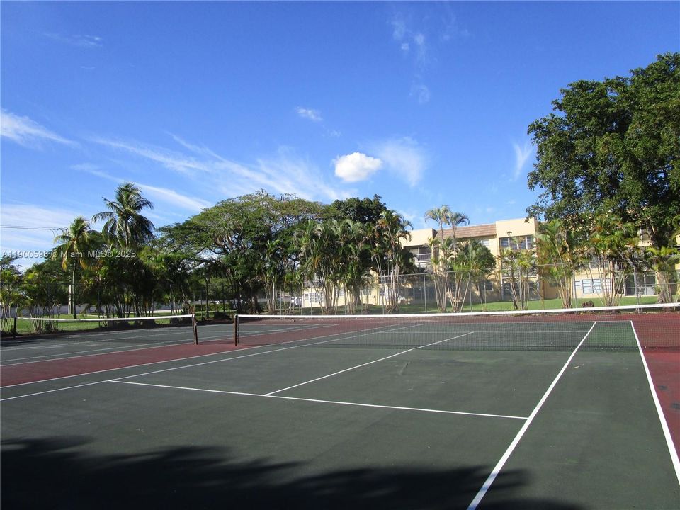 For Sale: $132,900 (2 beds, 2 baths, 880 Square Feet)