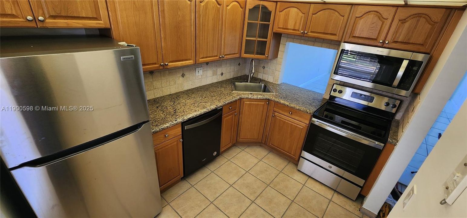 For Sale: $132,900 (2 beds, 2 baths, 880 Square Feet)