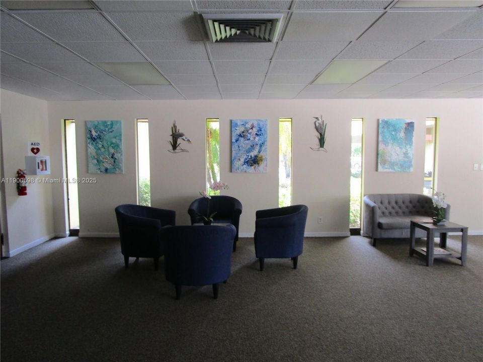 For Sale: $132,900 (2 beds, 2 baths, 880 Square Feet)