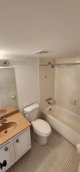 For Sale: $132,900 (2 beds, 2 baths, 880 Square Feet)