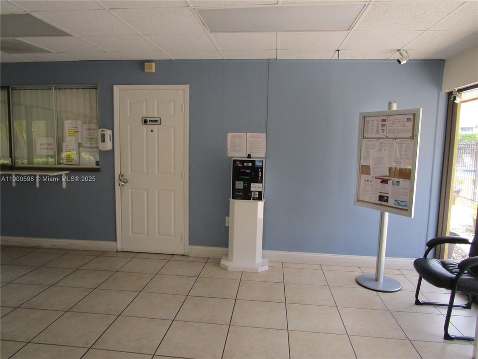 For Sale: $132,900 (2 beds, 2 baths, 880 Square Feet)