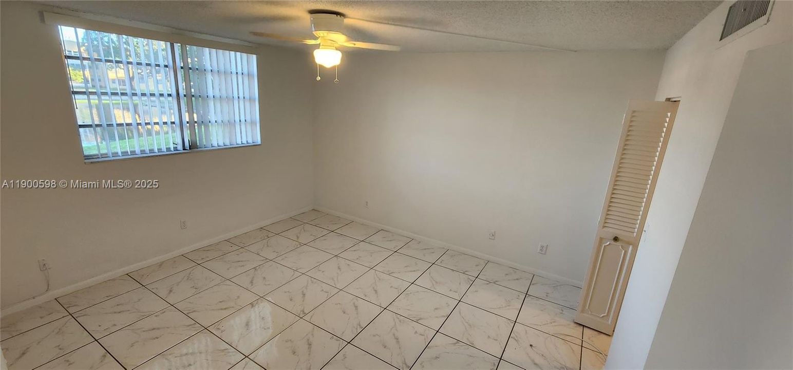 For Sale: $132,900 (2 beds, 2 baths, 880 Square Feet)