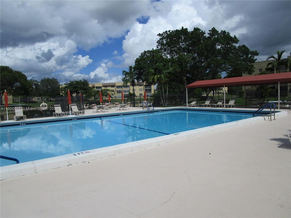 For Sale: $132,900 (2 beds, 2 baths, 880 Square Feet)