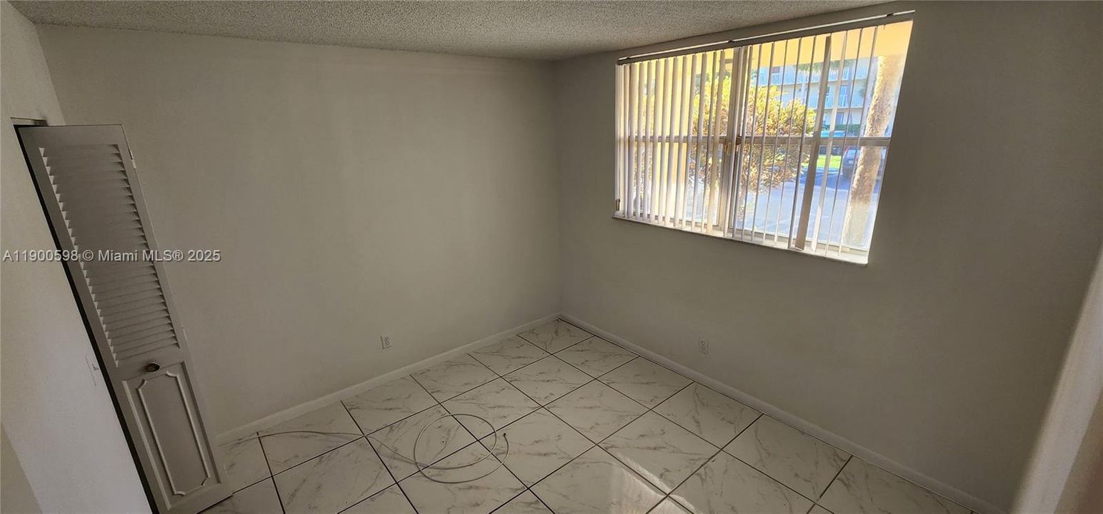 For Sale: $132,900 (2 beds, 2 baths, 880 Square Feet)