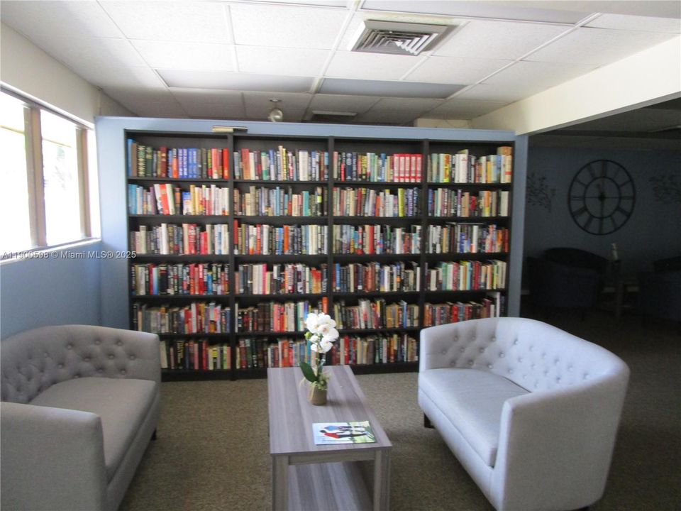 For Sale: $132,900 (2 beds, 2 baths, 880 Square Feet)