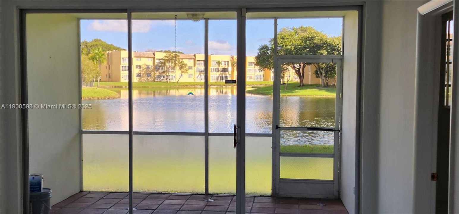 For Sale: $132,900 (2 beds, 2 baths, 880 Square Feet)