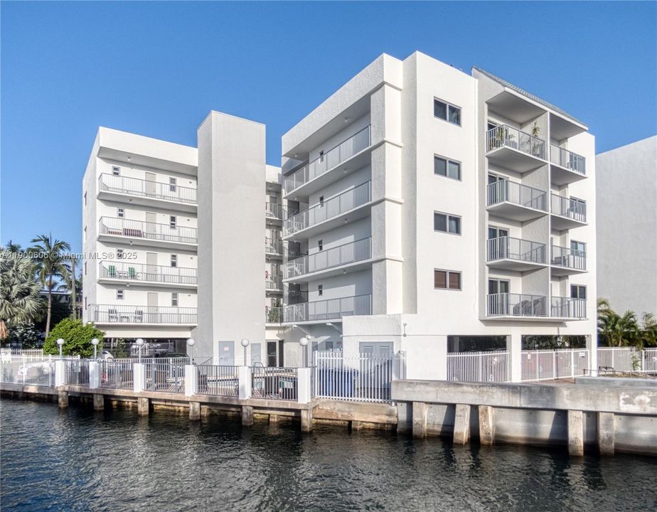 Recently Rented: $2,650 (1 beds, 1 baths, 706 Square Feet)