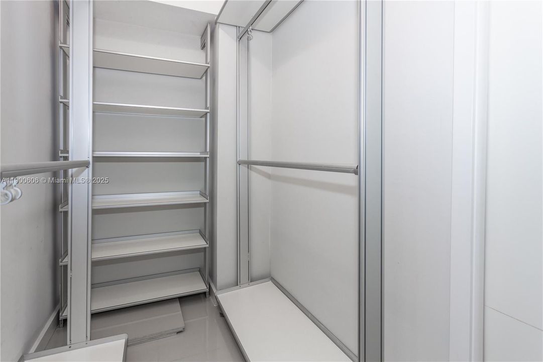 Recently Rented: $2,650 (1 beds, 1 baths, 706 Square Feet)