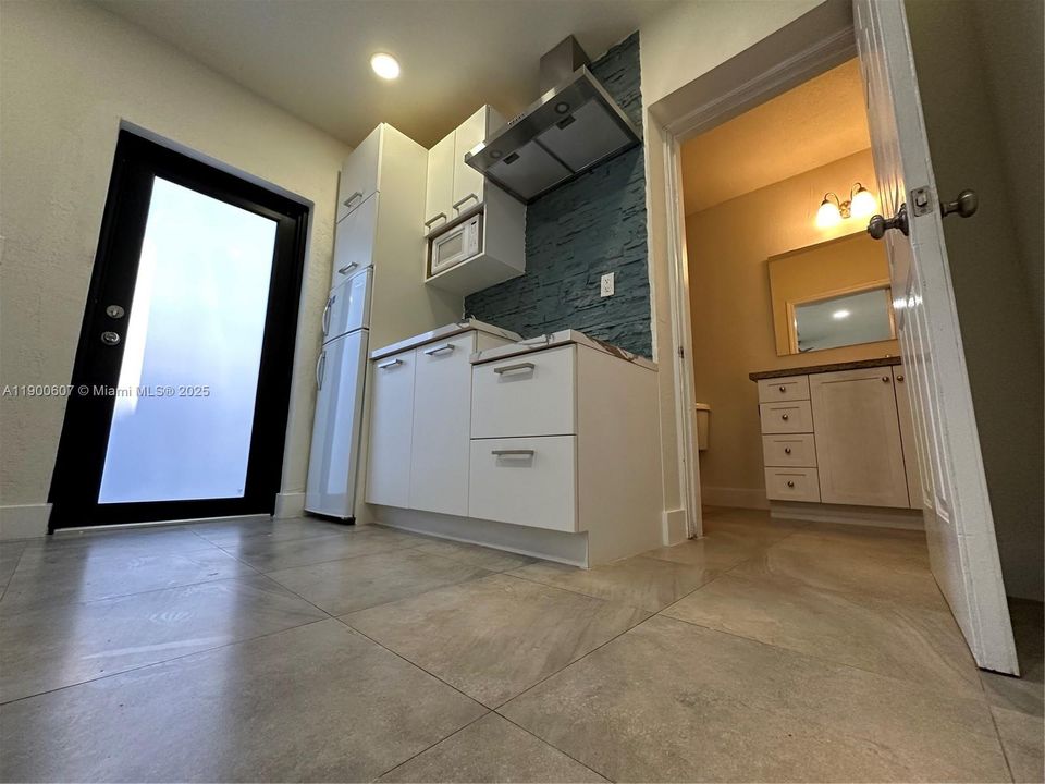 最近租的: $1,300 (0 贝兹, 1 浴室, 1666 平方英尺)