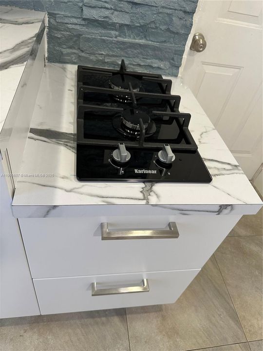 最近租的: $1,300 (0 贝兹, 1 浴室, 1666 平方英尺)