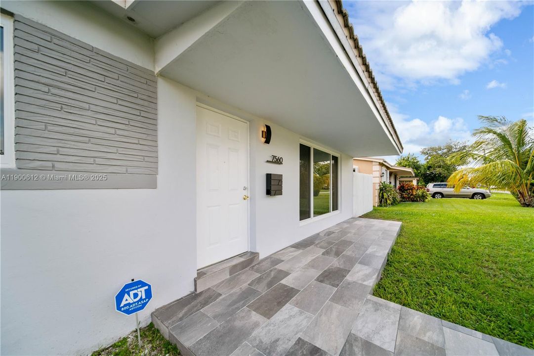 Recently Rented: $2,650 (2 beds, 1 baths, 1085 Square Feet)