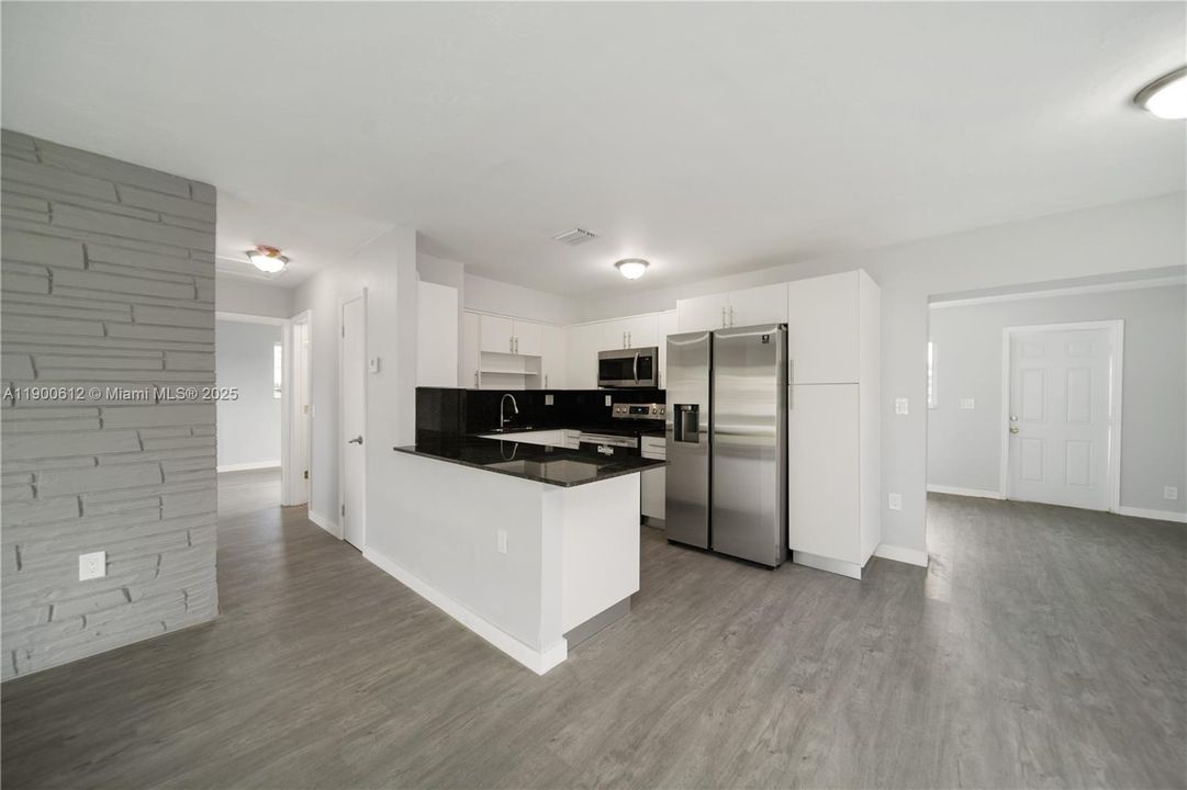 Recently Rented: $2,650 (2 beds, 1 baths, 1085 Square Feet)