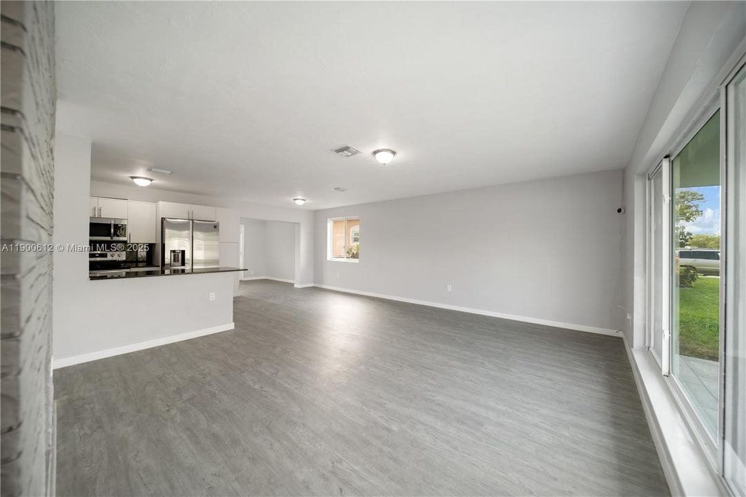 Recently Rented: $2,650 (2 beds, 1 baths, 1085 Square Feet)