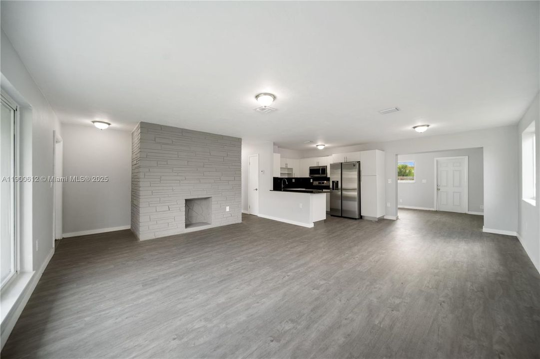 Recently Rented: $2,650 (2 beds, 1 baths, 1085 Square Feet)