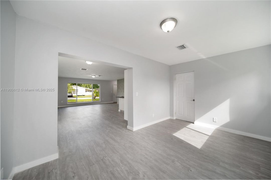 Recently Rented: $2,650 (2 beds, 1 baths, 1085 Square Feet)