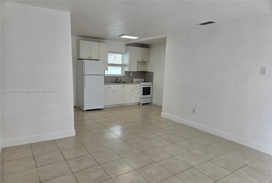 Recently Rented: $1,600 (1 beds, 1 baths, 700 Square Feet)