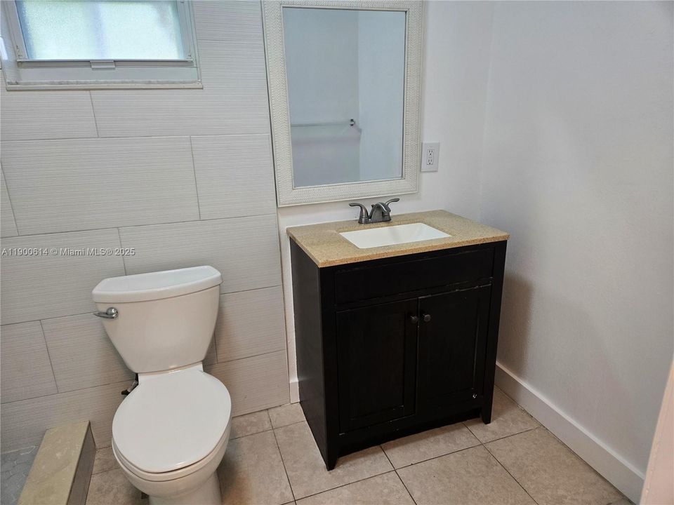 Recently Rented: $1,600 (1 beds, 1 baths, 700 Square Feet)