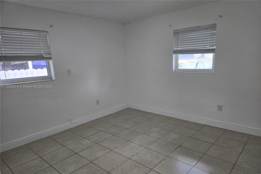 Recently Rented: $1,600 (1 beds, 1 baths, 700 Square Feet)