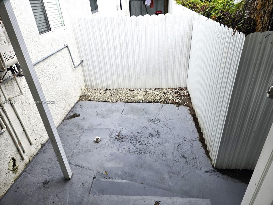 Recently Rented: $1,600 (1 beds, 1 baths, 700 Square Feet)