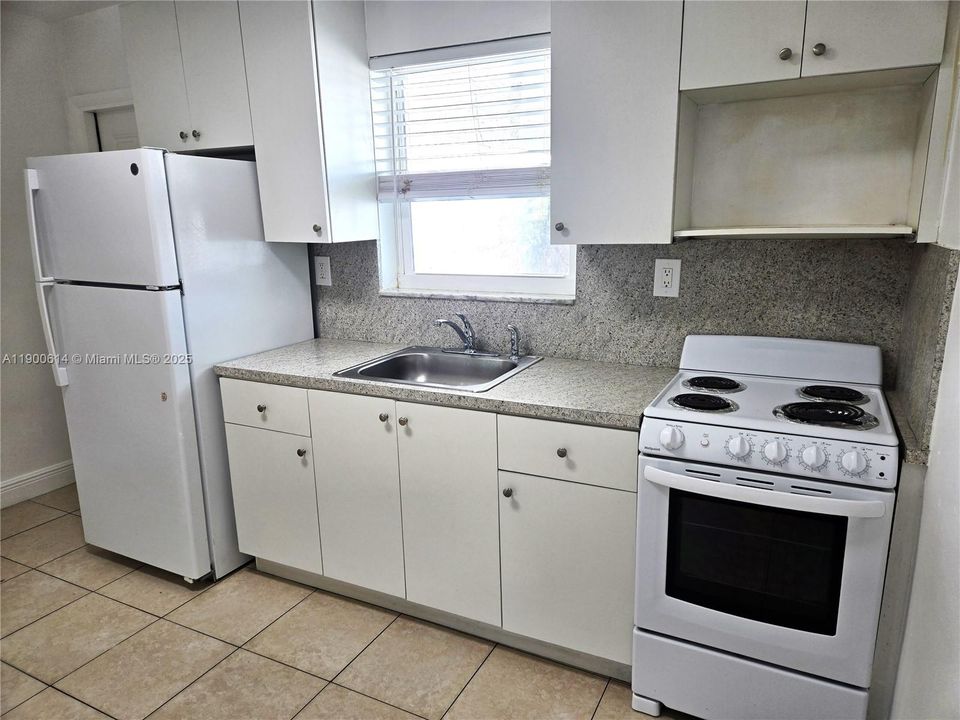 Recently Rented: $1,600 (1 beds, 1 baths, 700 Square Feet)