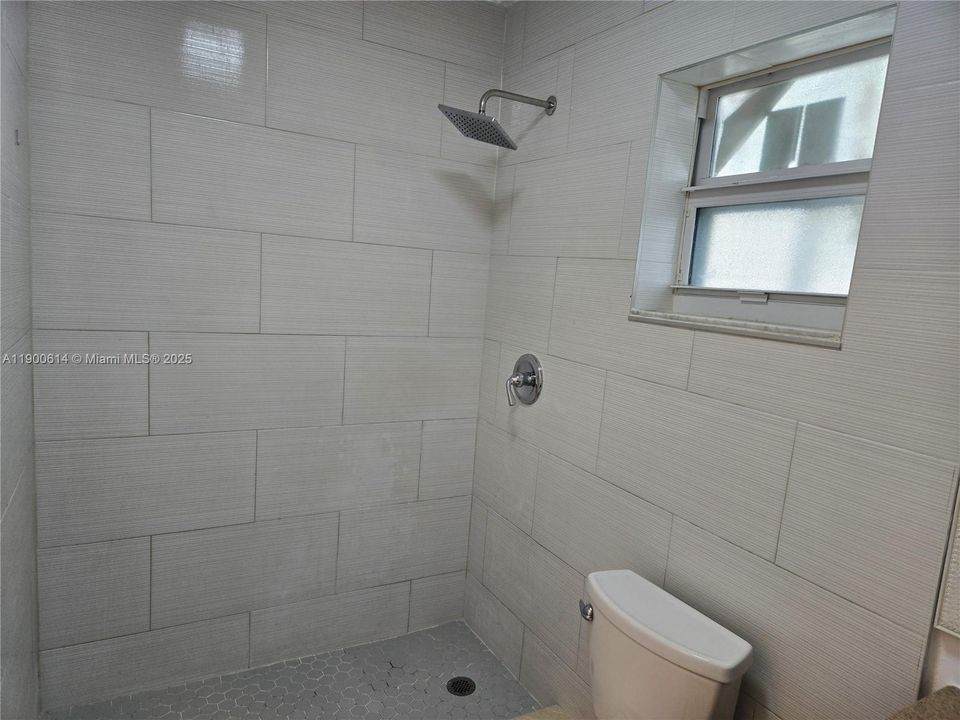 Recently Rented: $1,600 (1 beds, 1 baths, 700 Square Feet)