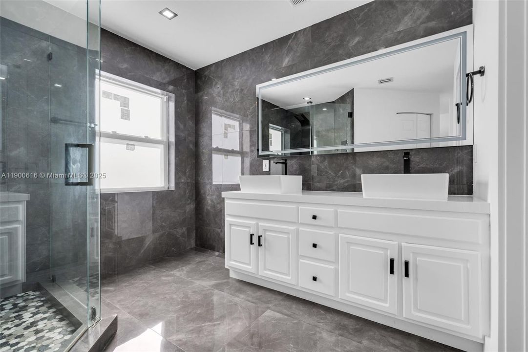 Recently Rented: $4,800 (3 beds, 2 baths, 1965 Square Feet)