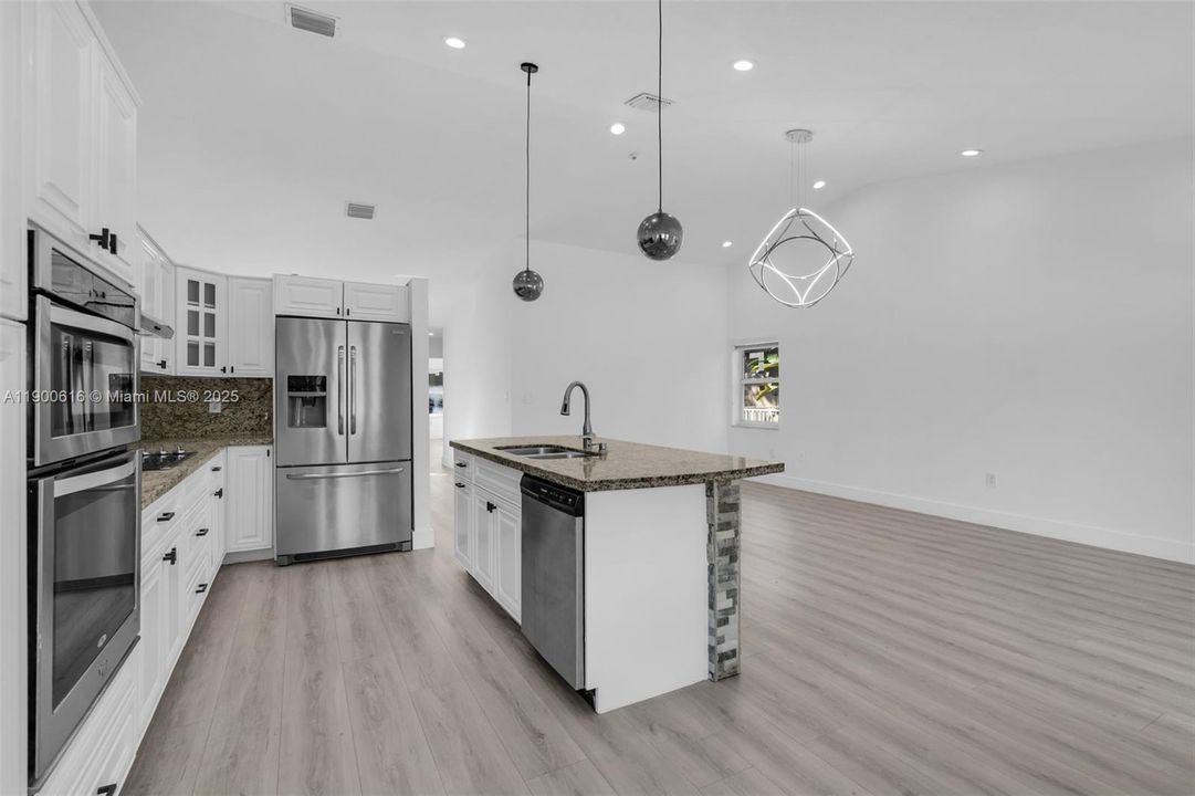 Recently Rented: $4,800 (3 beds, 2 baths, 1965 Square Feet)