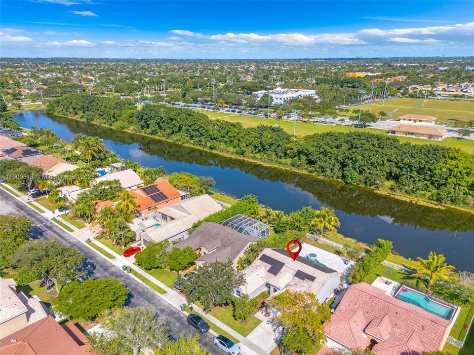 Recently Rented: $4,800 (3 beds, 2 baths, 1965 Square Feet)