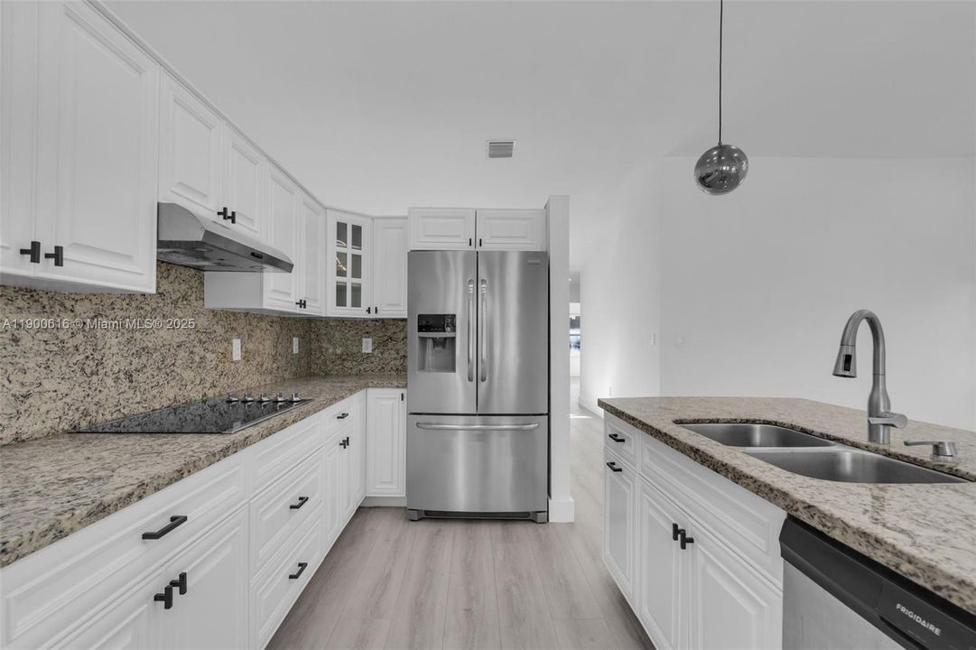 Recently Rented: $4,800 (3 beds, 2 baths, 1965 Square Feet)