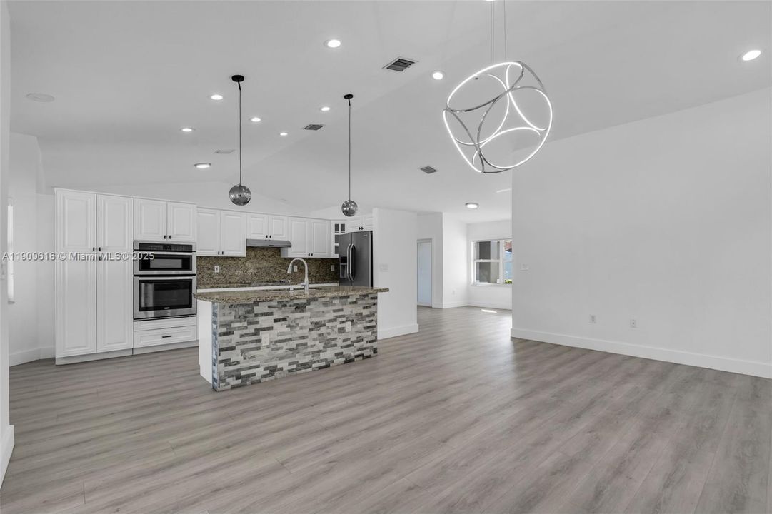 Recently Rented: $4,800 (3 beds, 2 baths, 1965 Square Feet)