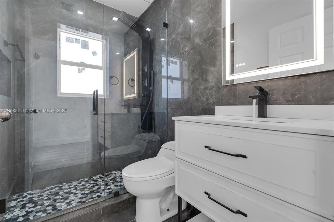 Recently Rented: $4,800 (3 beds, 2 baths, 1965 Square Feet)